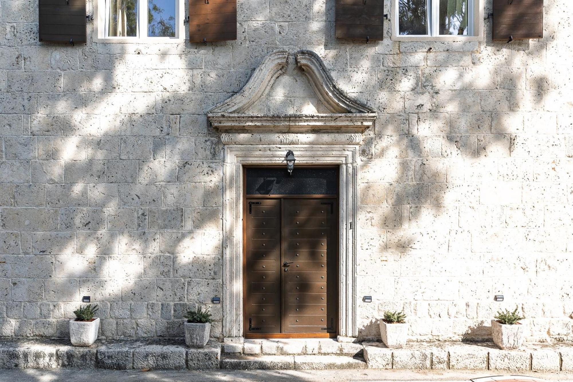 Verdi Kotor Bagian luar foto
