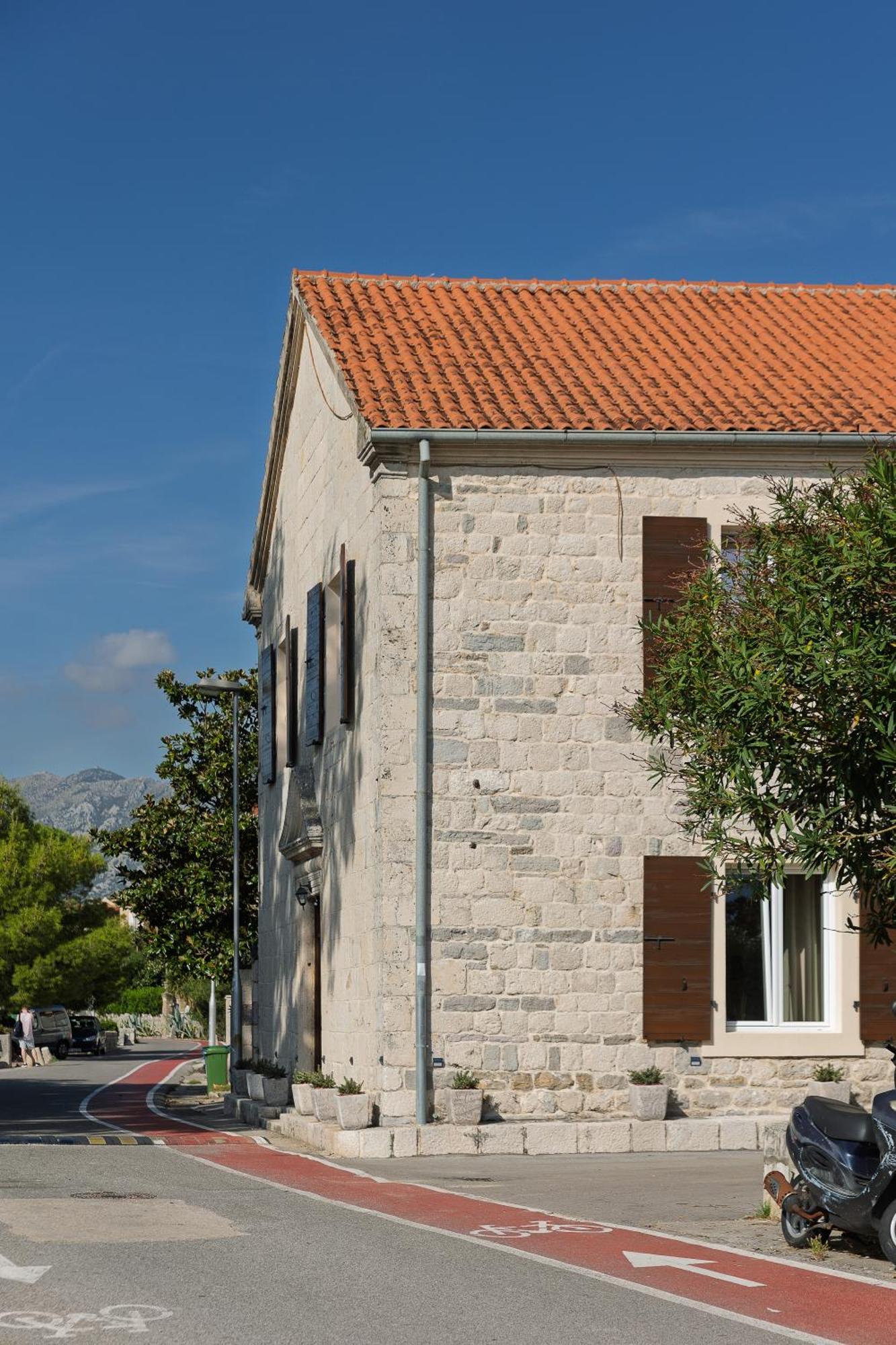 Verdi Kotor Bagian luar foto