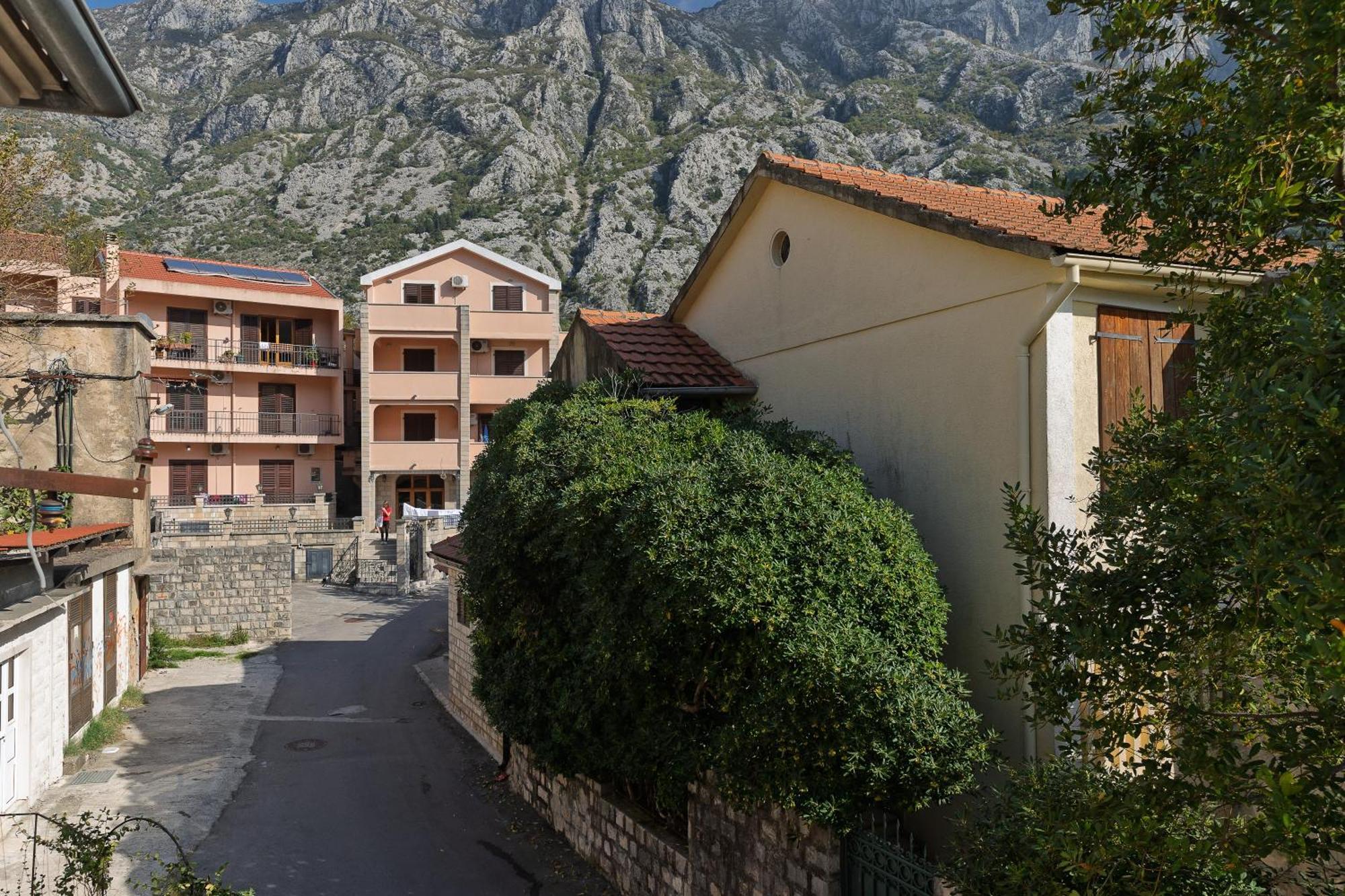 Verdi Kotor Bagian luar foto