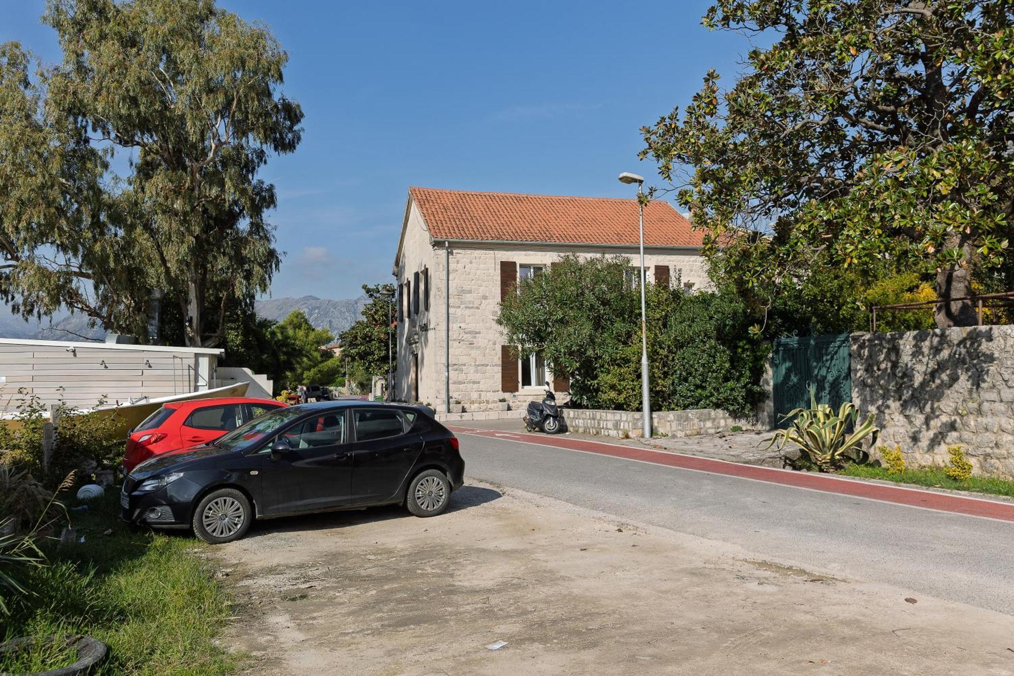 Verdi Kotor Bagian luar foto