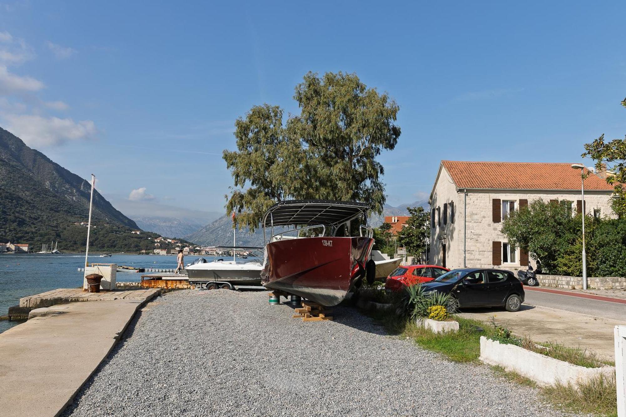 Verdi Kotor Bagian luar foto