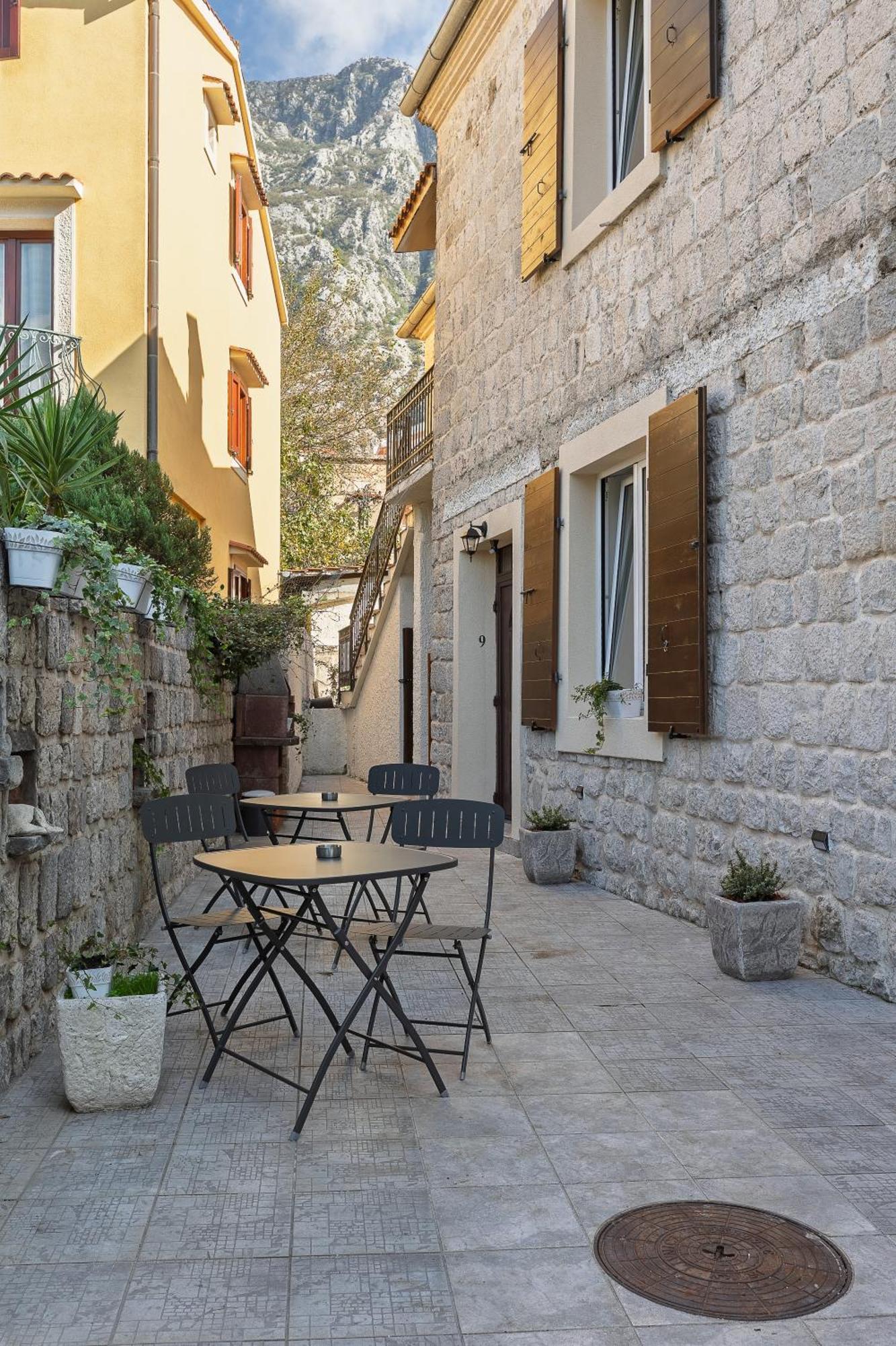 Verdi Kotor Bagian luar foto