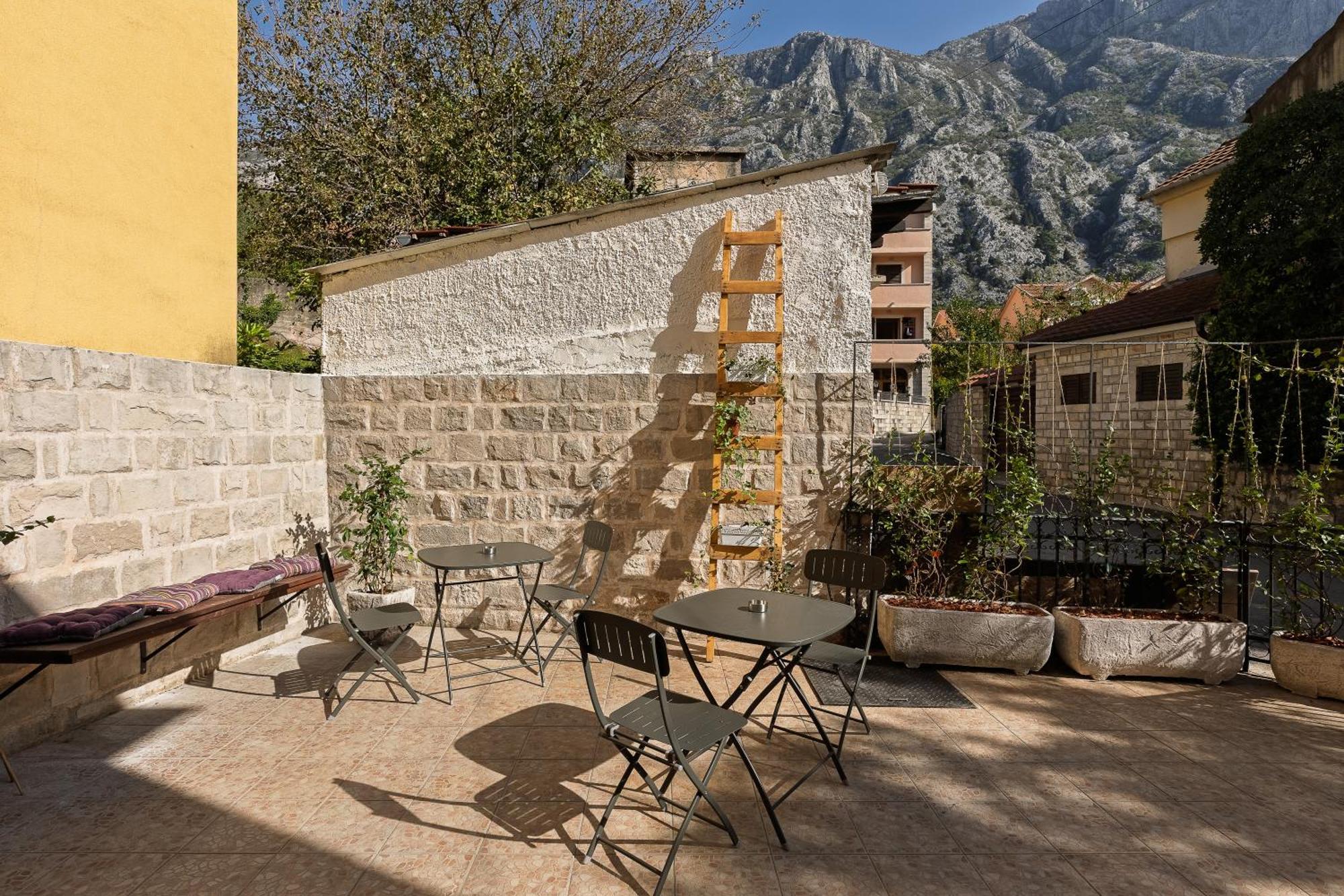 Verdi Kotor Bagian luar foto
