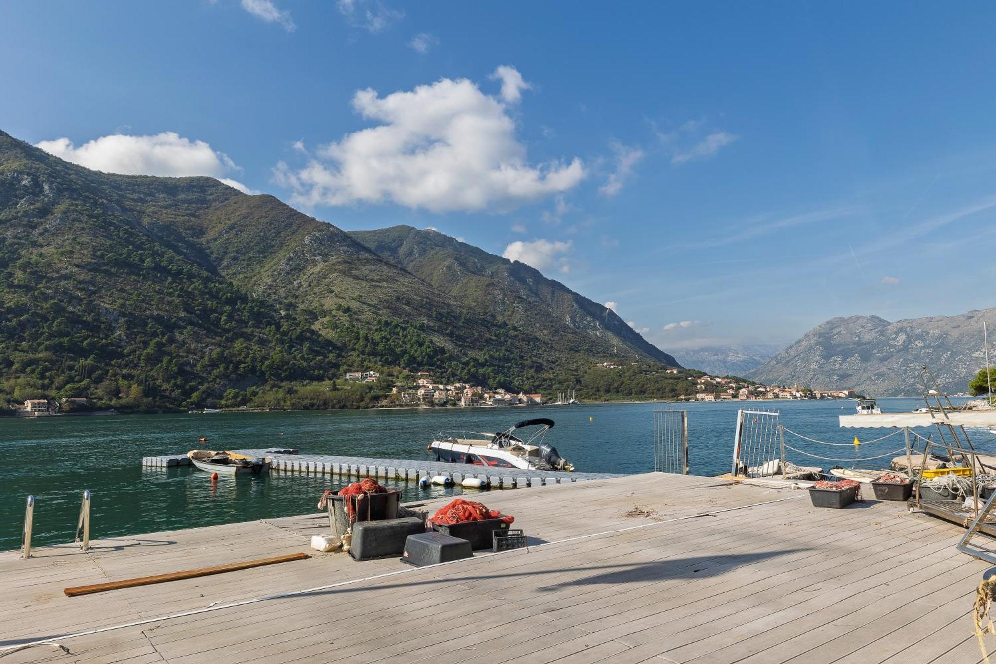 Verdi Kotor Bagian luar foto