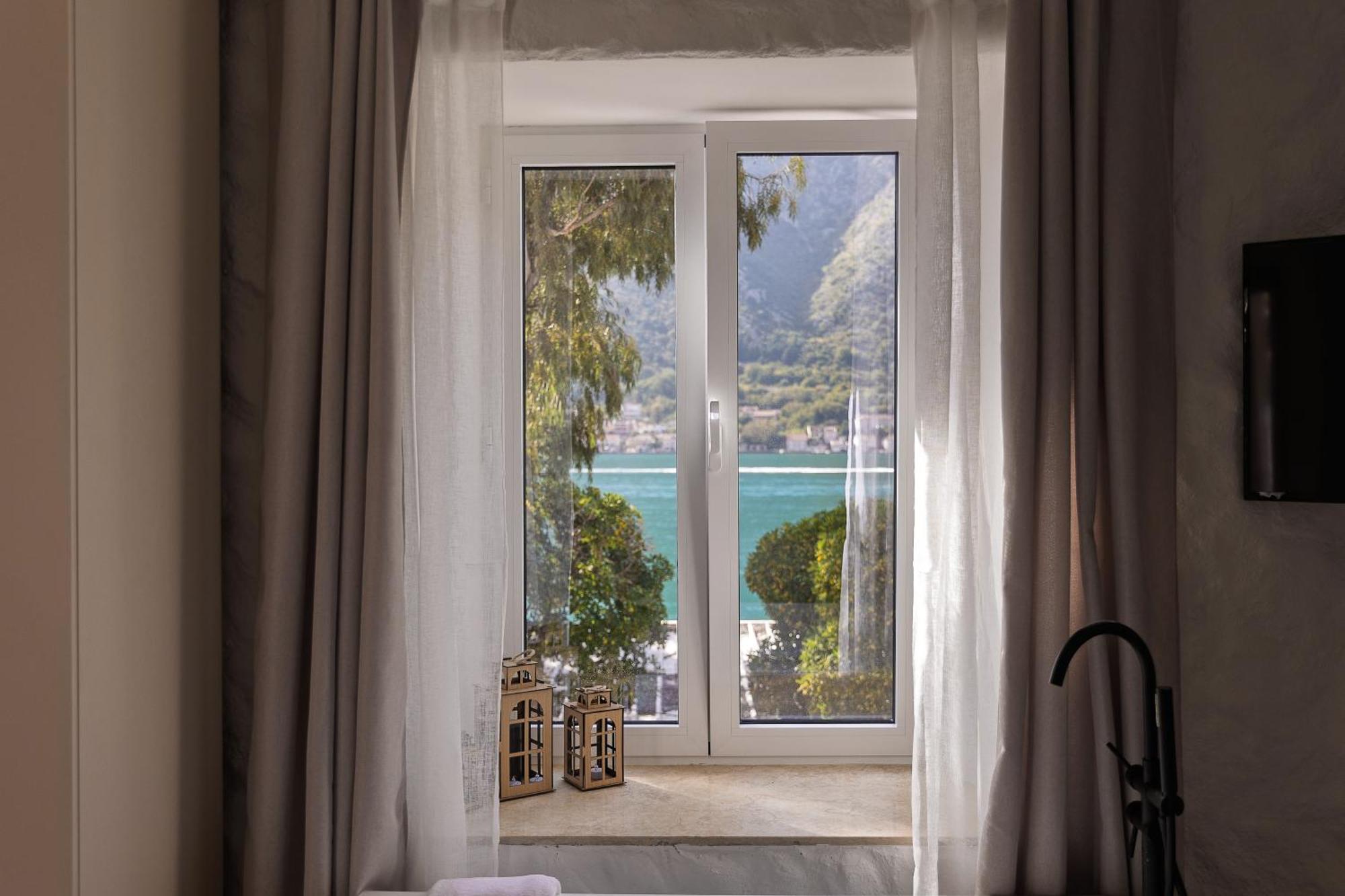 Verdi Kotor Bagian luar foto